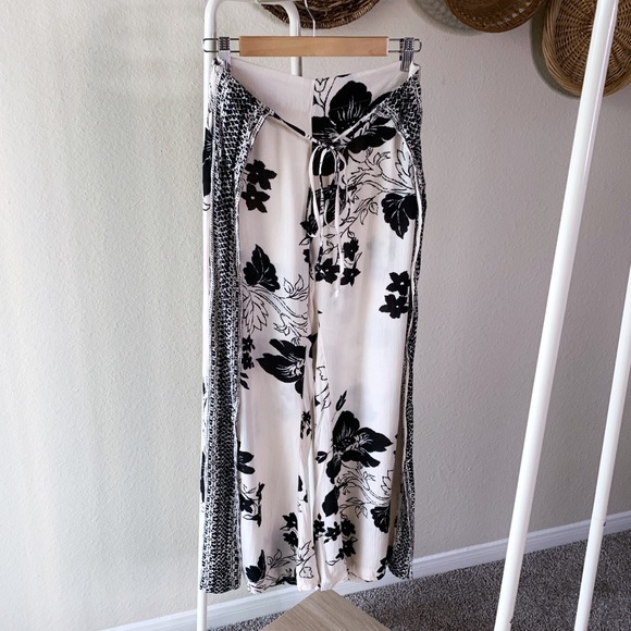 SOLD Billabong Adventure Beige Print Wrap Pants - Picture 3 of 5